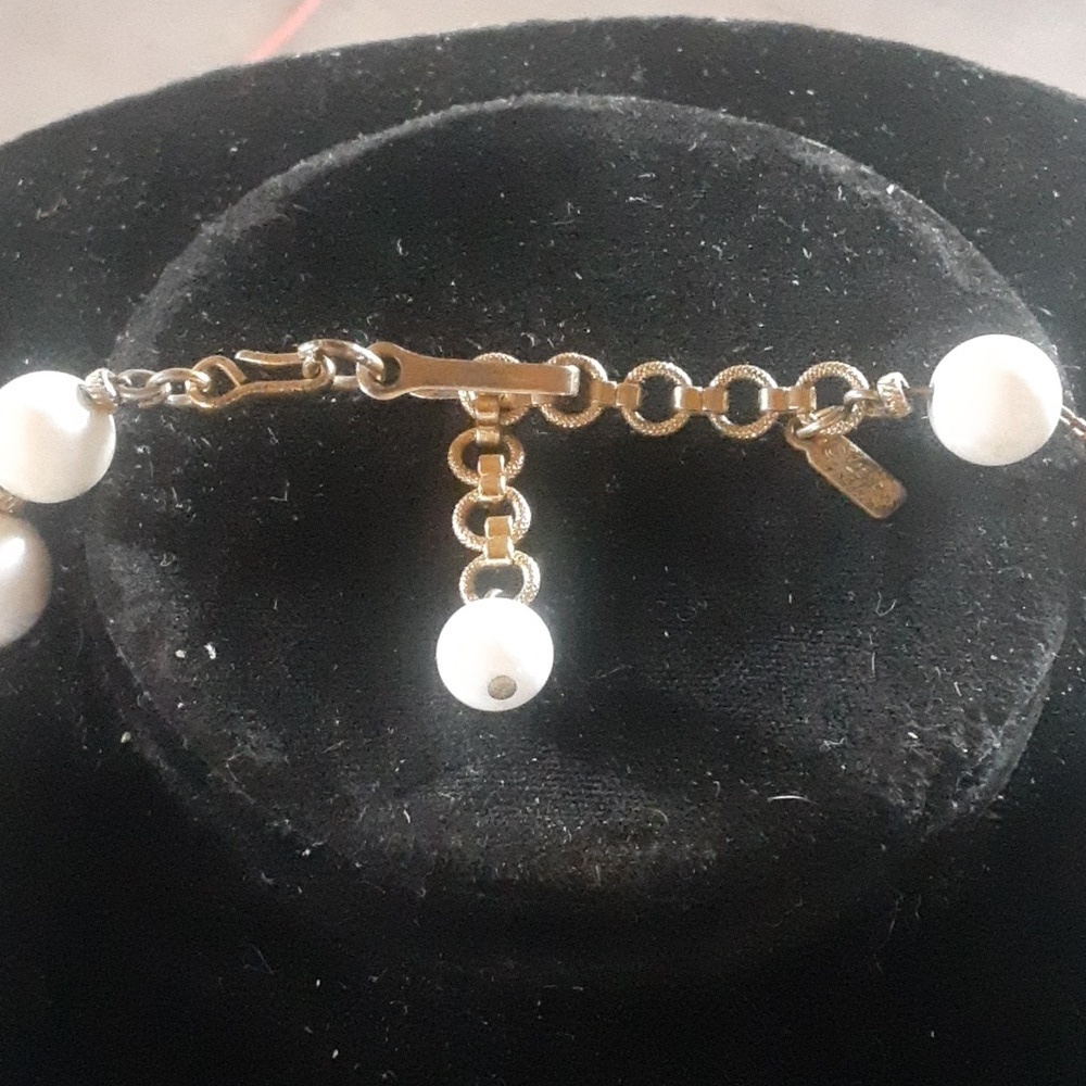 Vintage Elegant White Bead Necklace (Monet) - Picture 2 of 5